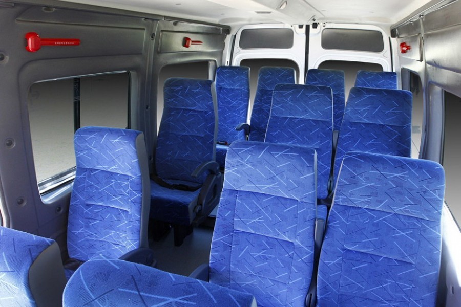 Minibus aéroport Taxi pour 15 personnes | MINIBUS